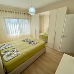 Appartamento New Bazaar Cozy - 1 , 2 , 3 , 4 And 5 Tirana