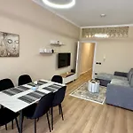 Appartamento New Bazaar Cozy - 1 , 2 , 3 , 4 And 5 Tirana