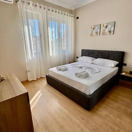 Apartment New Bazaar Cozy - 1 , 2 , 3 And 4 Tirana